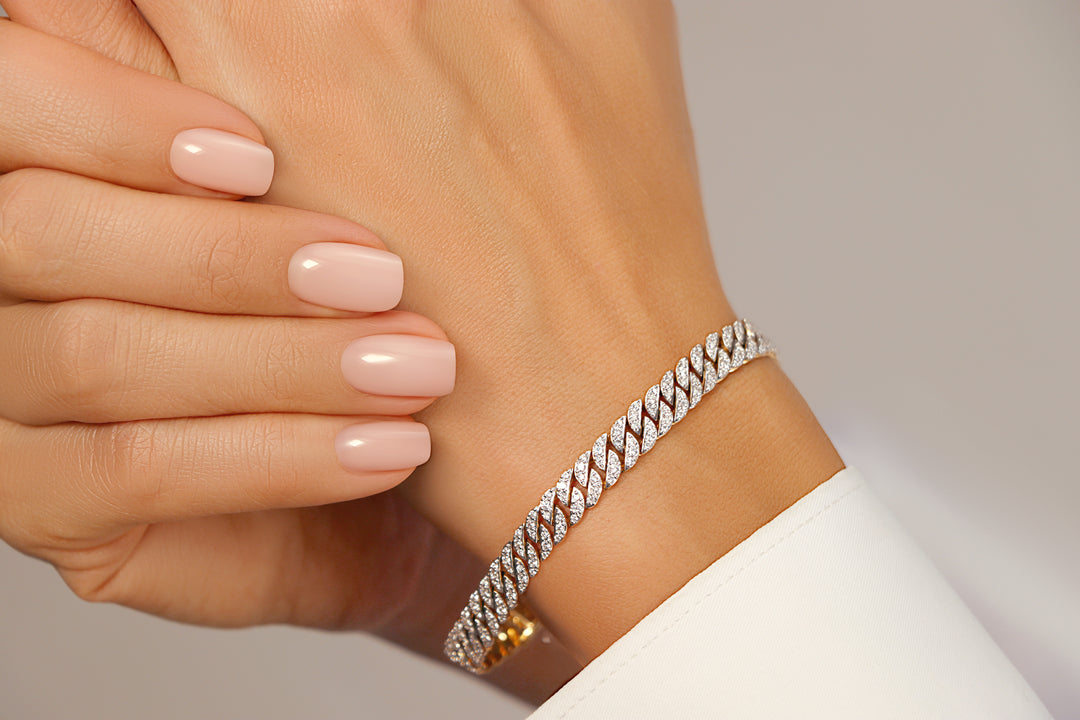 Auksine_grandinele_apyranke_su_deimantais