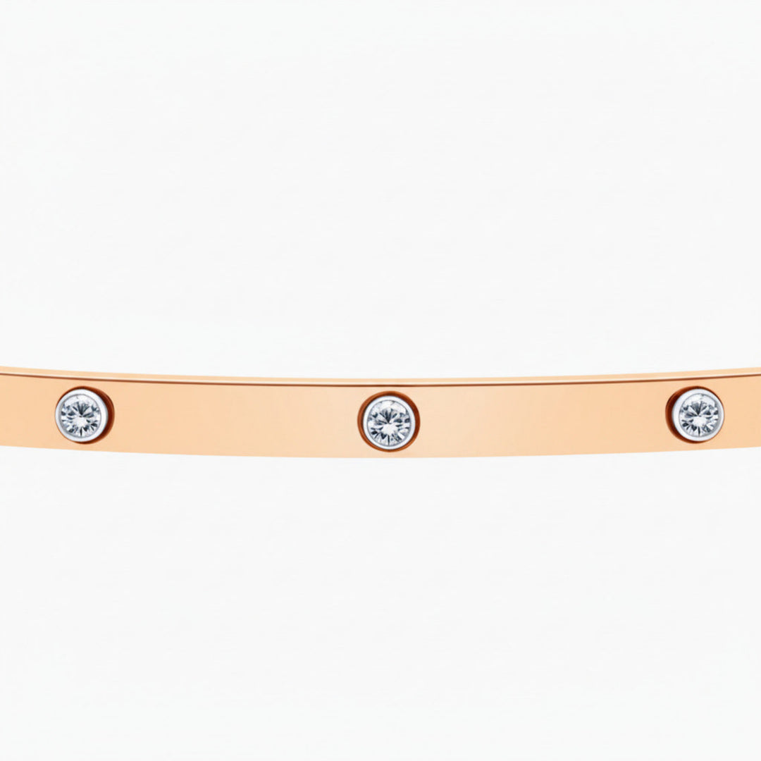 Auksine_standi_apyranke_su_deimantais