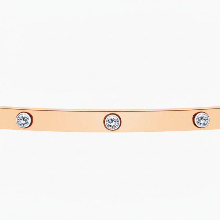 Auksine_standi_apyranke_su_deimantais