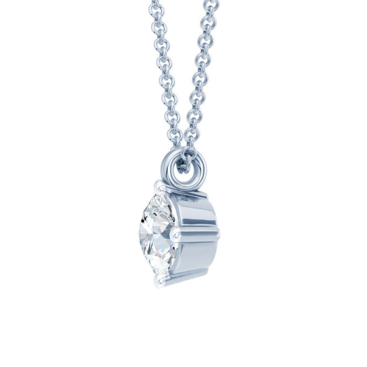 Auksinis_pakabukas_su_deimantu_ir_grandinele_Love