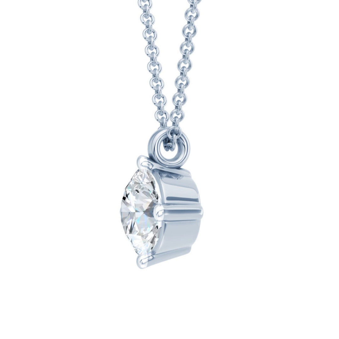 Auksinis_pakabukas_su_deimantu_ir_grandinele_Love