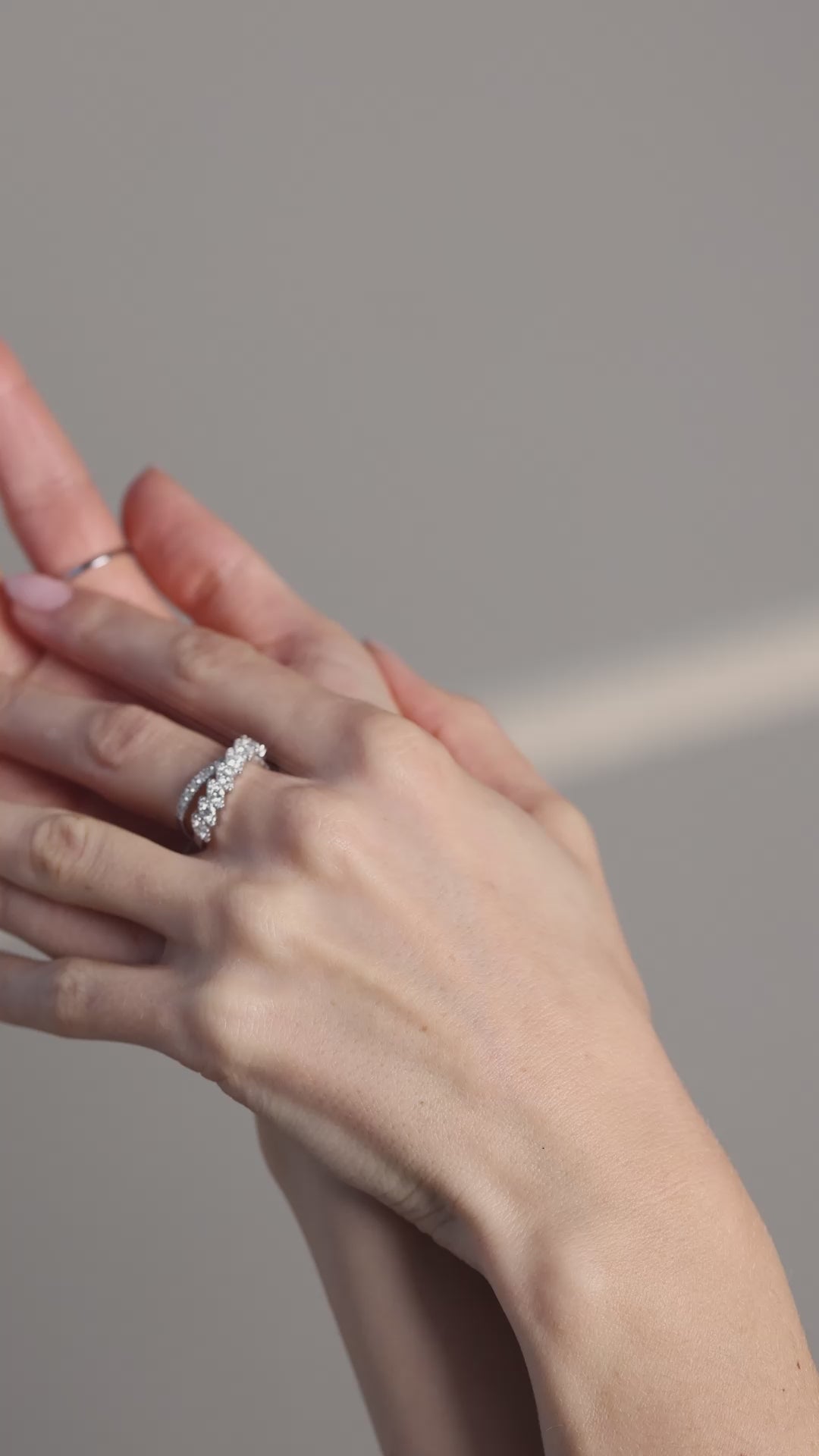 Auksinis_ziedas_su_deimantais_R189D-1