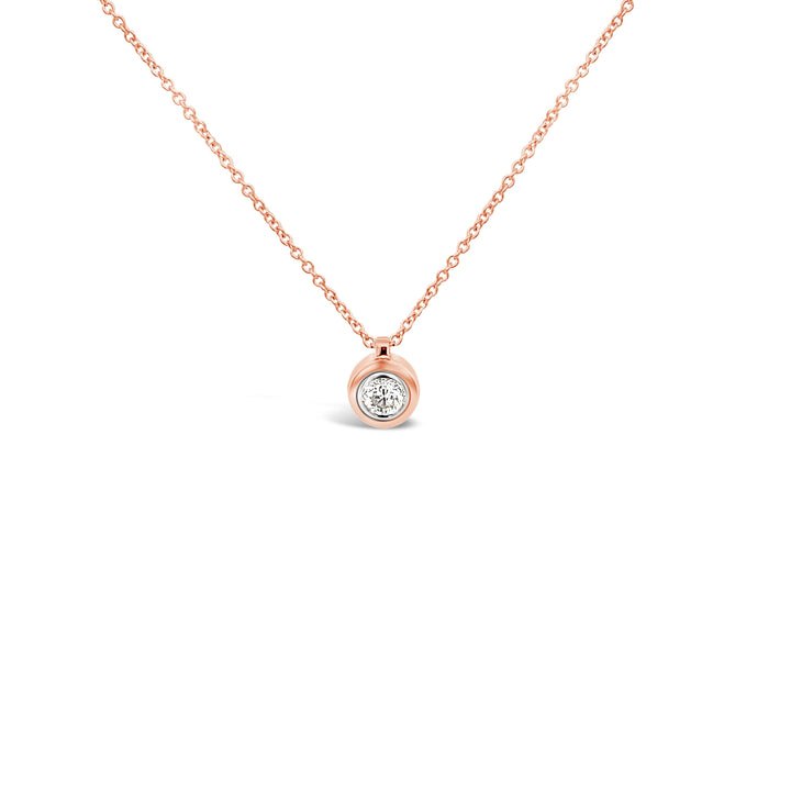 Auksine grandinele ir pakabukas su deimantu